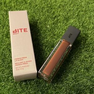 🆕 Bite beauty lip gloss in French Press